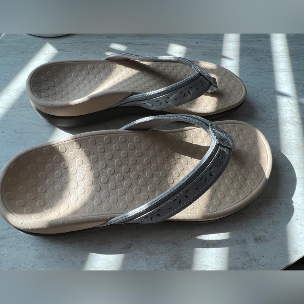 VIONIC Sandal size 6-NWOT